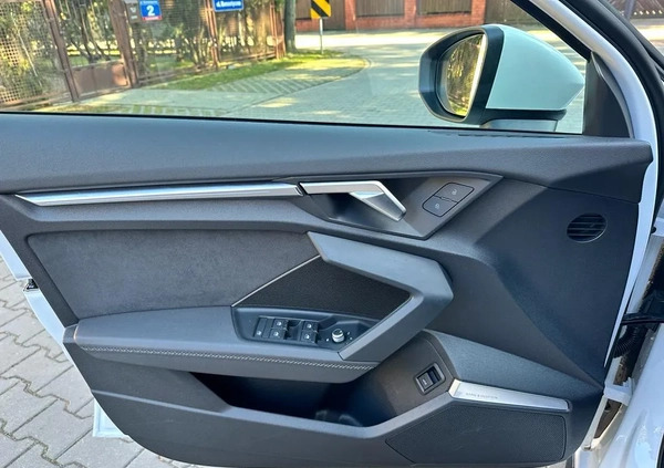 Audi S3 cena 222000 przebieg: 36000, rok produkcji 2022 z Toruń małe 562